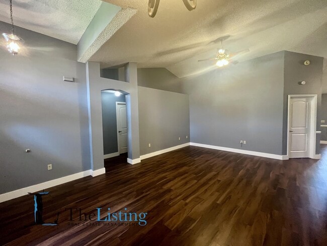 Building Photo - 444 Long Pine Dr