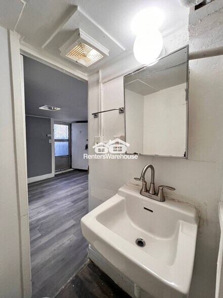 Building Photo - 732 19th St