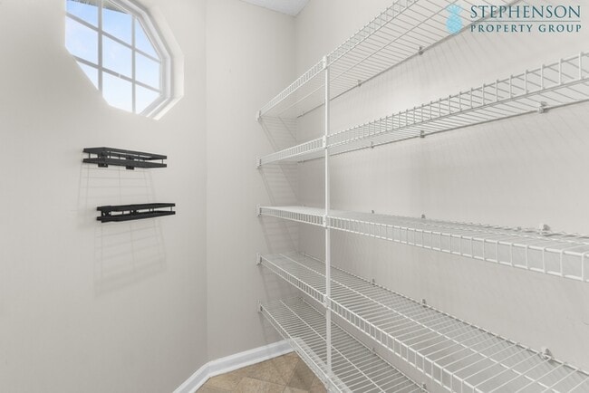 Building Photo - Chapin home