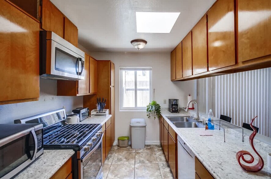 Building Photo - 1279 Granger St