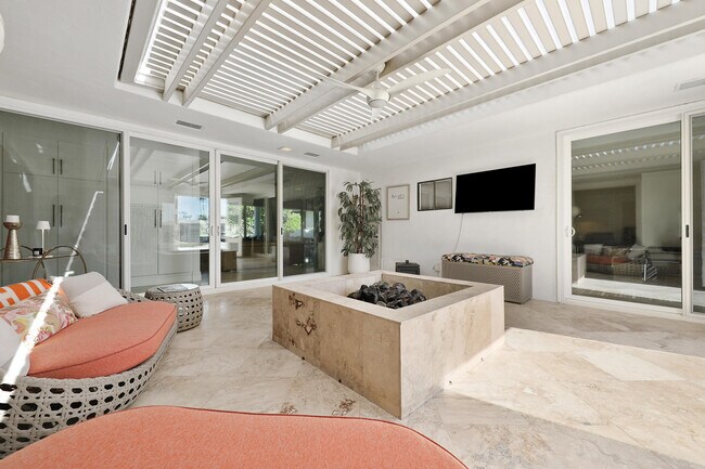 Building Photo - 49845 Lago Dr
