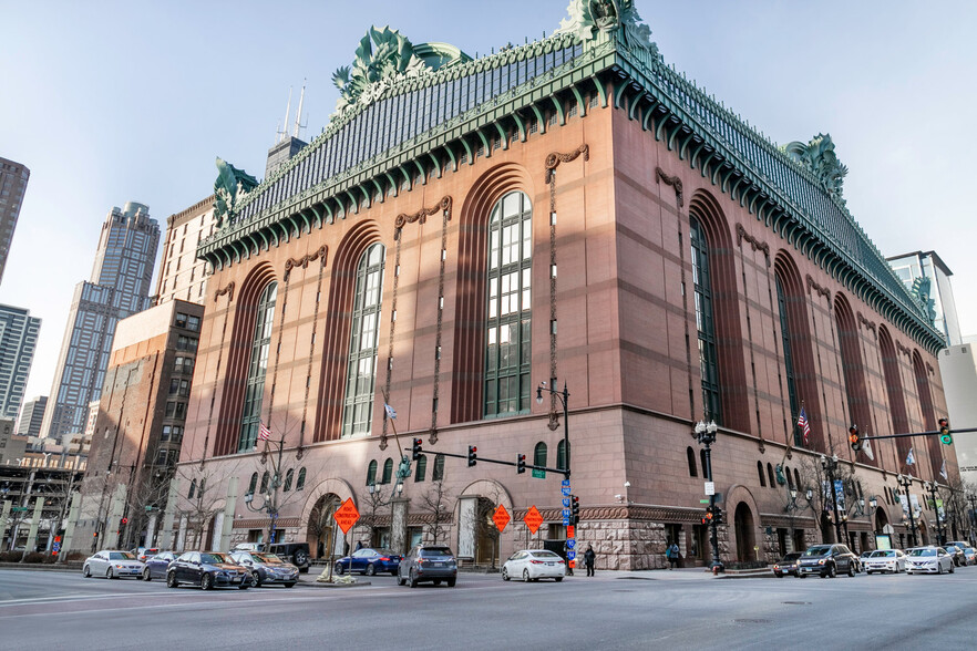 Building Photo - 330 S Wells St