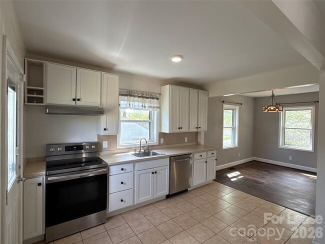 Building Photo - 2520 Brentwood Pl