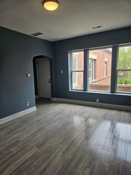 Building Photo - 7318 S Emerald Ave