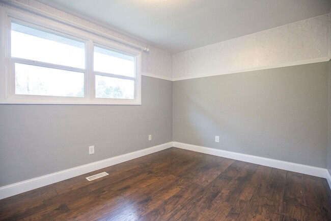Building Photo - South Salem 4 Bedroom 2 Bath Home Available Mid June !!!