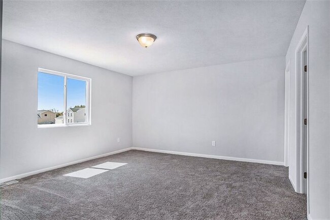 Building Photo - 111 Iris Ct
