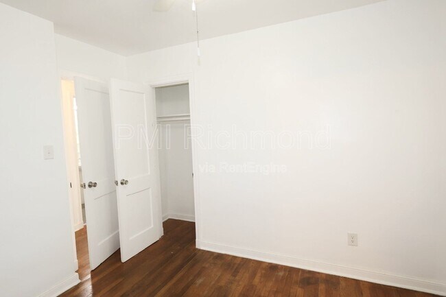 Building Photo - 3006 Manor Dr