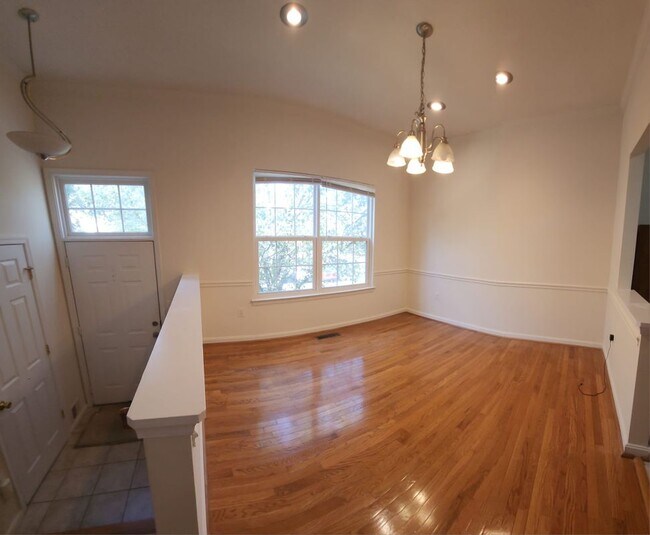Building Photo - 8707 Farnham Way