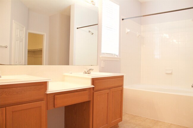 Building Photo - 2711 Cally Ct