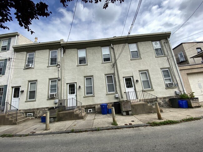 Building Photo - 3456 Sunnyside Ave