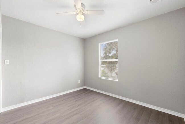 Building Photo - 5313 Perry Ave
