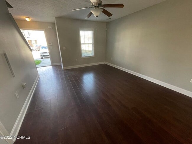 Building Photo - Carolina Plantations Townhouse!