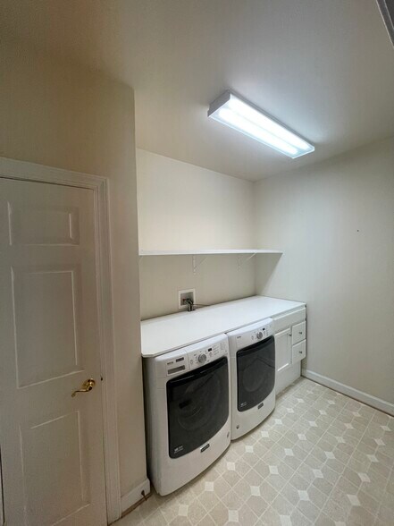 Building Photo - 2907 Dumas St