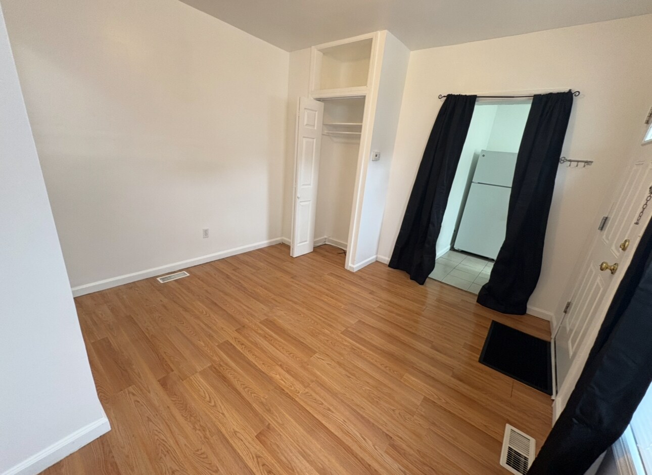 Building Photo - 537 Schiller Ave