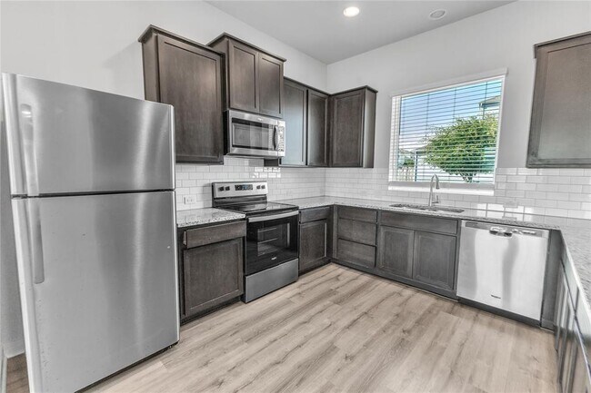 Building Photo - 1203 Showbox St