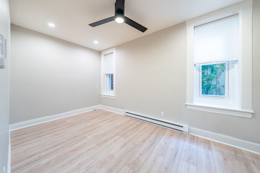 Building Photo - 323 2nd St