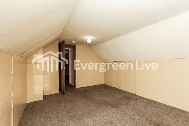 Building Photo - 124 E Lindberg Dr