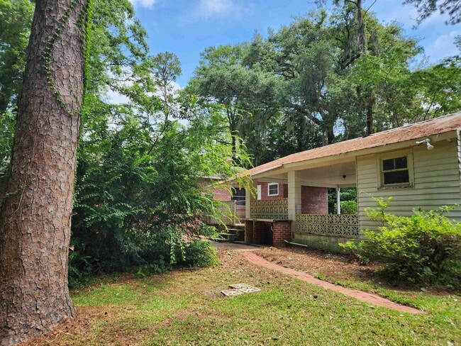 Building Photo - 1041 Cherokee Dr
