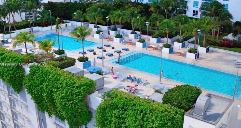 Building Photo - 950 Brickell Bay Dr