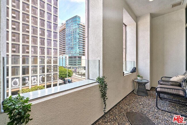 Building Photo - 3810 Wilshire Blvd