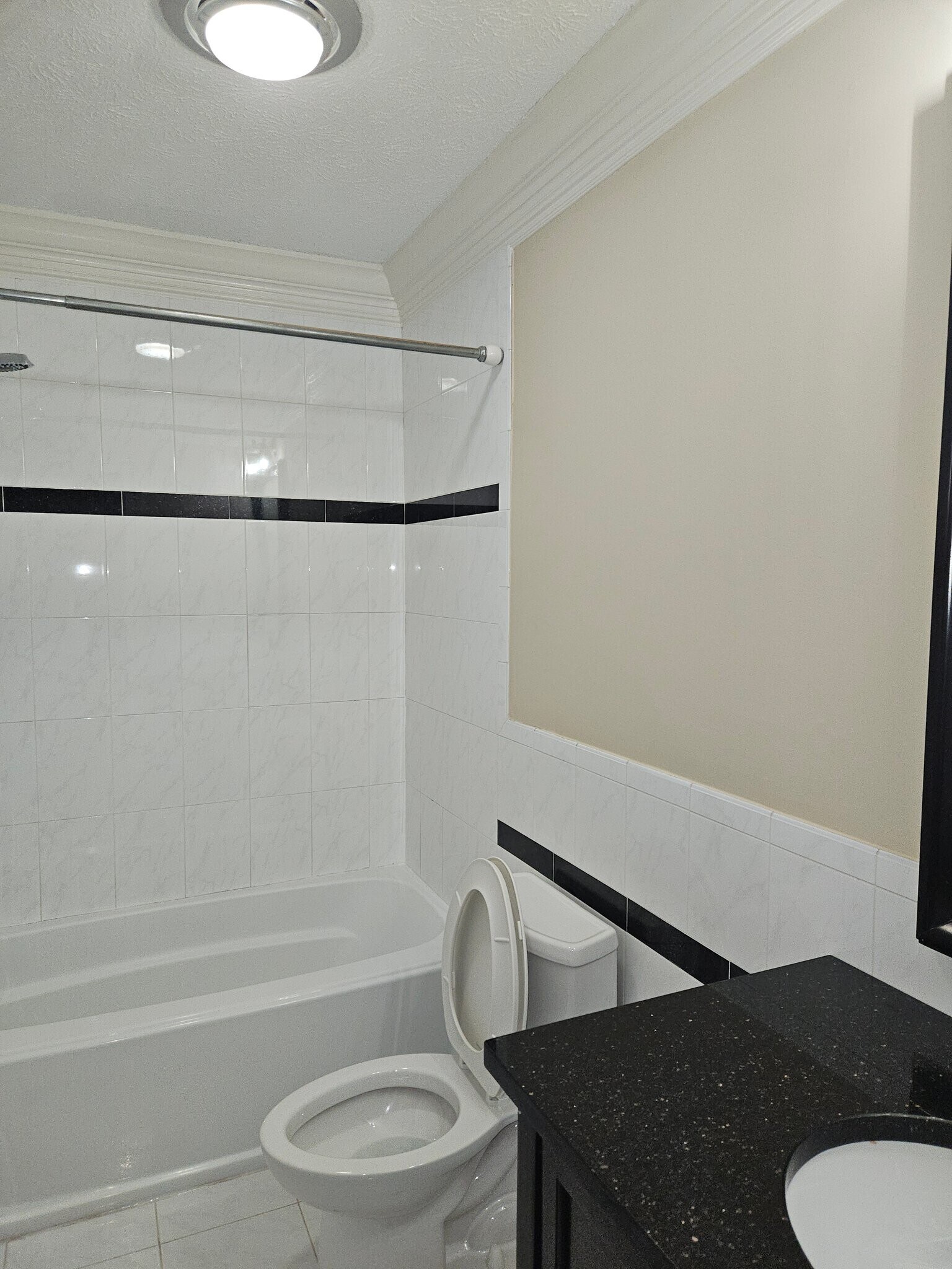 Building Photo - 813 Appleseed Ct