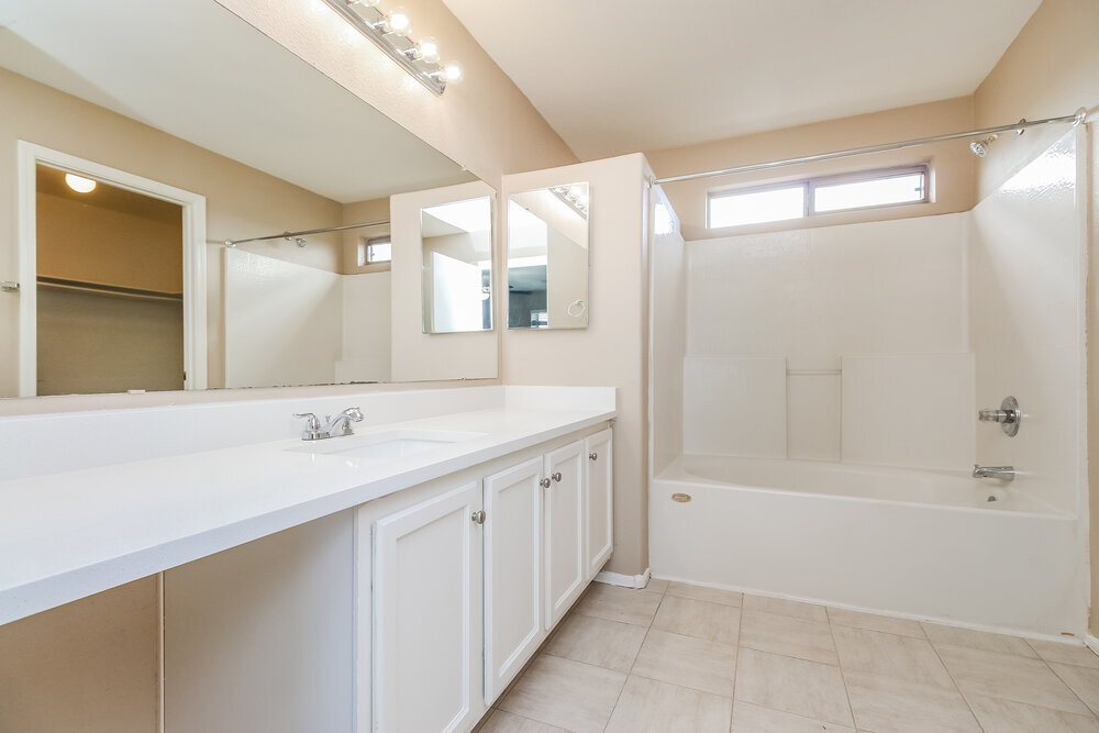 Building Photo - 1575 E Baylor Ln