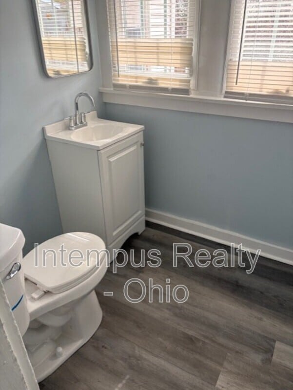 Building Photo - 306 Maplewood Ave