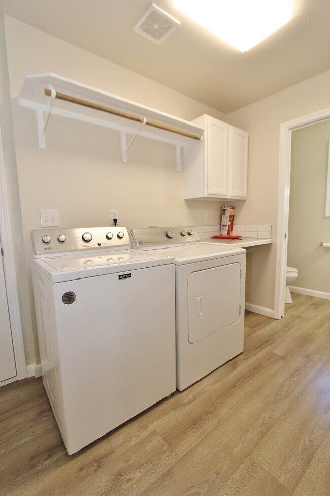 Building Photo - 2610 N Shoveler Way