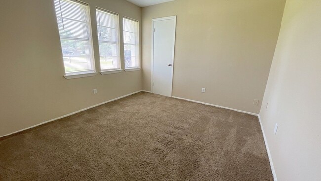 Building Photo - 306 Aft Way