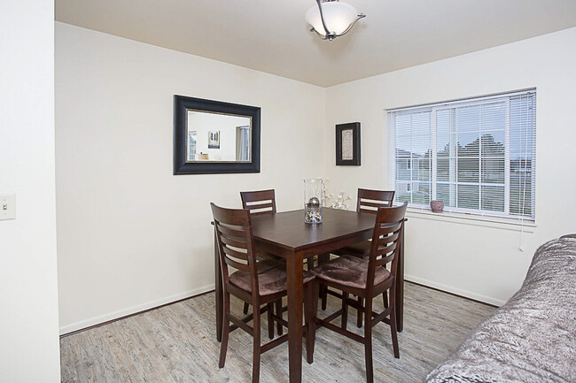 Building Photo - 534 Hurdle Cir