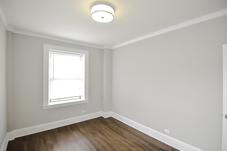 Building Photo - 817 W Lakeside Pl