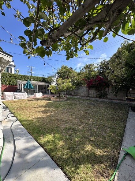 Building Photo - 3279 Glendon Ave