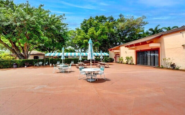 Building Photo - 14527 Bonaire Blvd