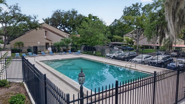 Building Photo - Cozy 3 Bedroom Available in Tampa!