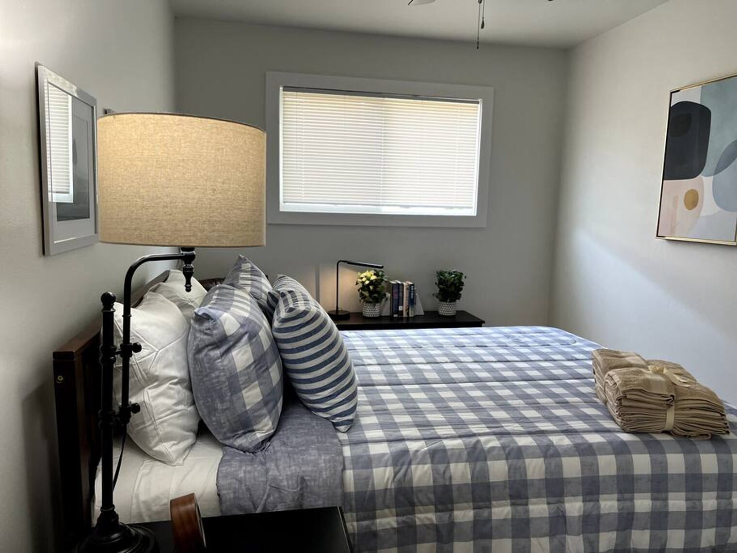 Building Photo - 517 E Division St