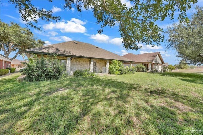 Building Photo - 20 Meadow Way Dr