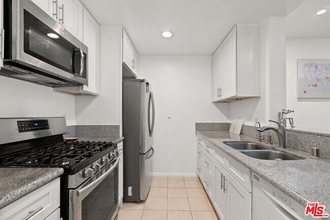 Building Photo - 525 S Berendo St