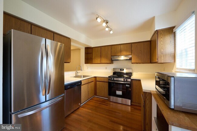 Building Photo - 1803 Stoneham Dr