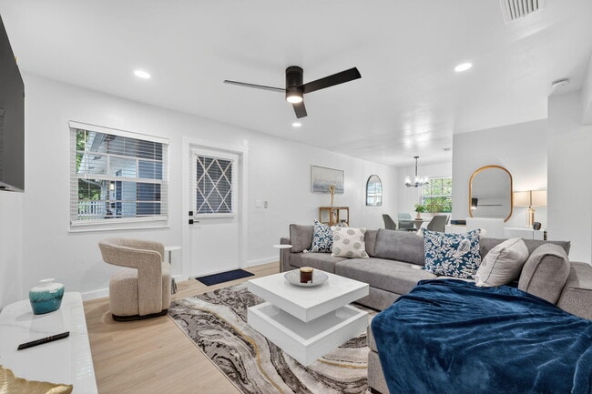 Primary Photo - 800 Tropic Blvd