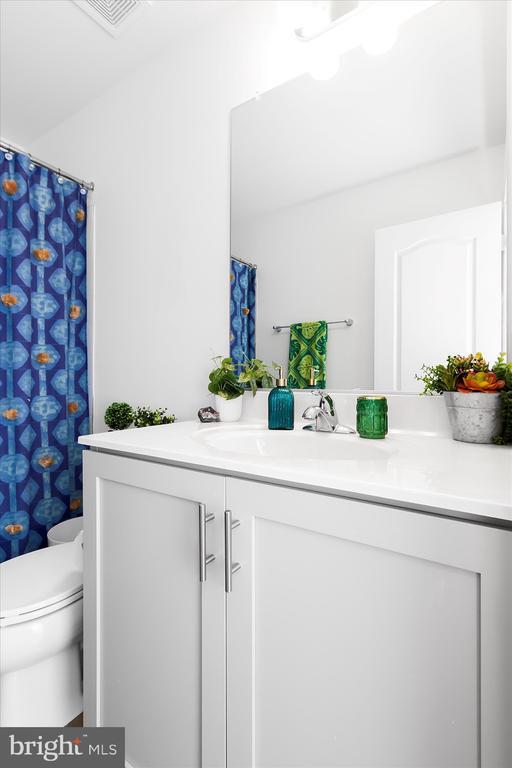 Building Photo - 18 Needle Ct