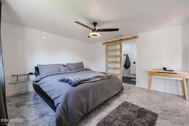 Building Photo - 3213 E Emile Zola Ave