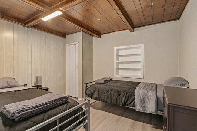 Building Photo - 112 Queenswood Dr