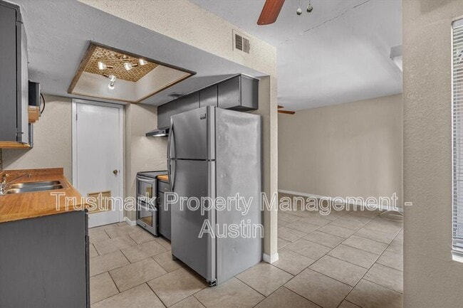 Building Photo - 2600 Penny Ln