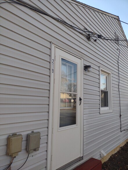 Storm Door on both entrances - 219 White St