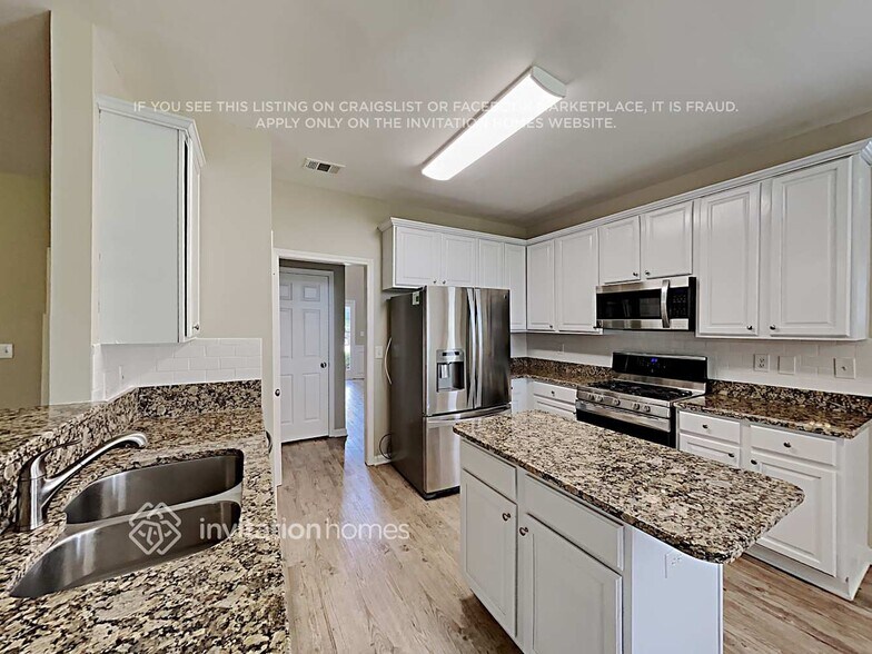 Building Photo - 2696 Summerbrooke Dr