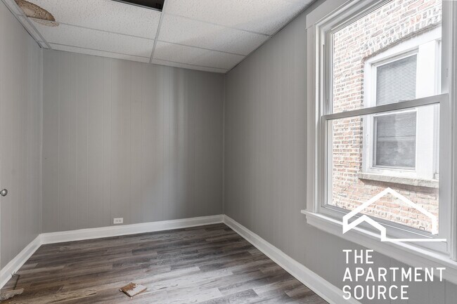 Building Photo - 2132 W Iowa St