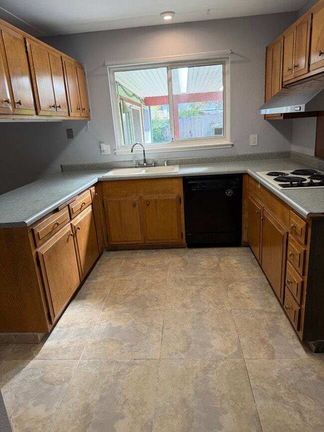 Building Photo - 9172 Thilow Dr