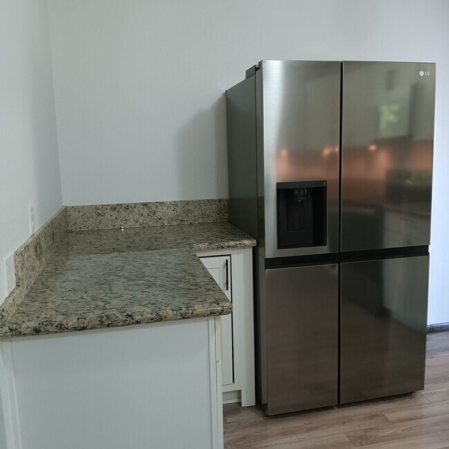 Building Photo - Great Home & Office is Ready for you in Jefferson!