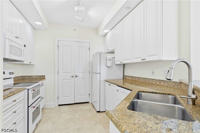 Building Photo - 2825 Palm Beach Blvd