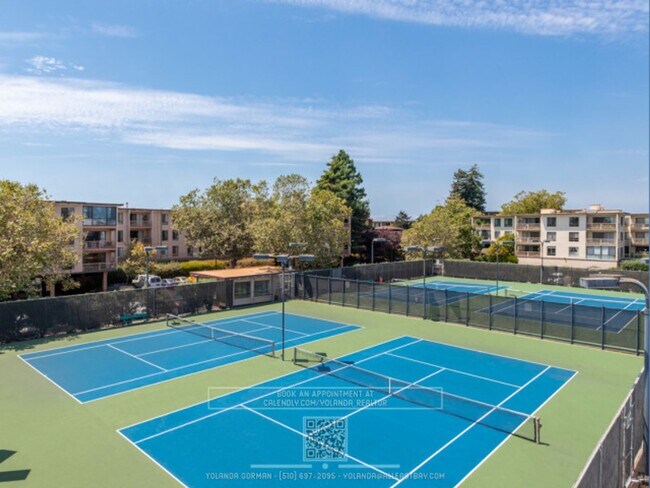 Building Photo - Sweet 2nd floor  studio condo at resort-like Watergate by the Bay in Emeryville!